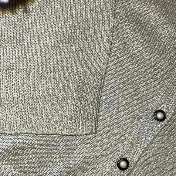 ๐ฅ6/$20 or 10/$40. Future Lady sweater - Picture 3 of 10